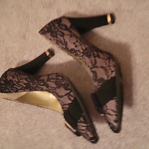 Anne Klein Black Lace Pumps with Gold Trim - Picture 4 of 5